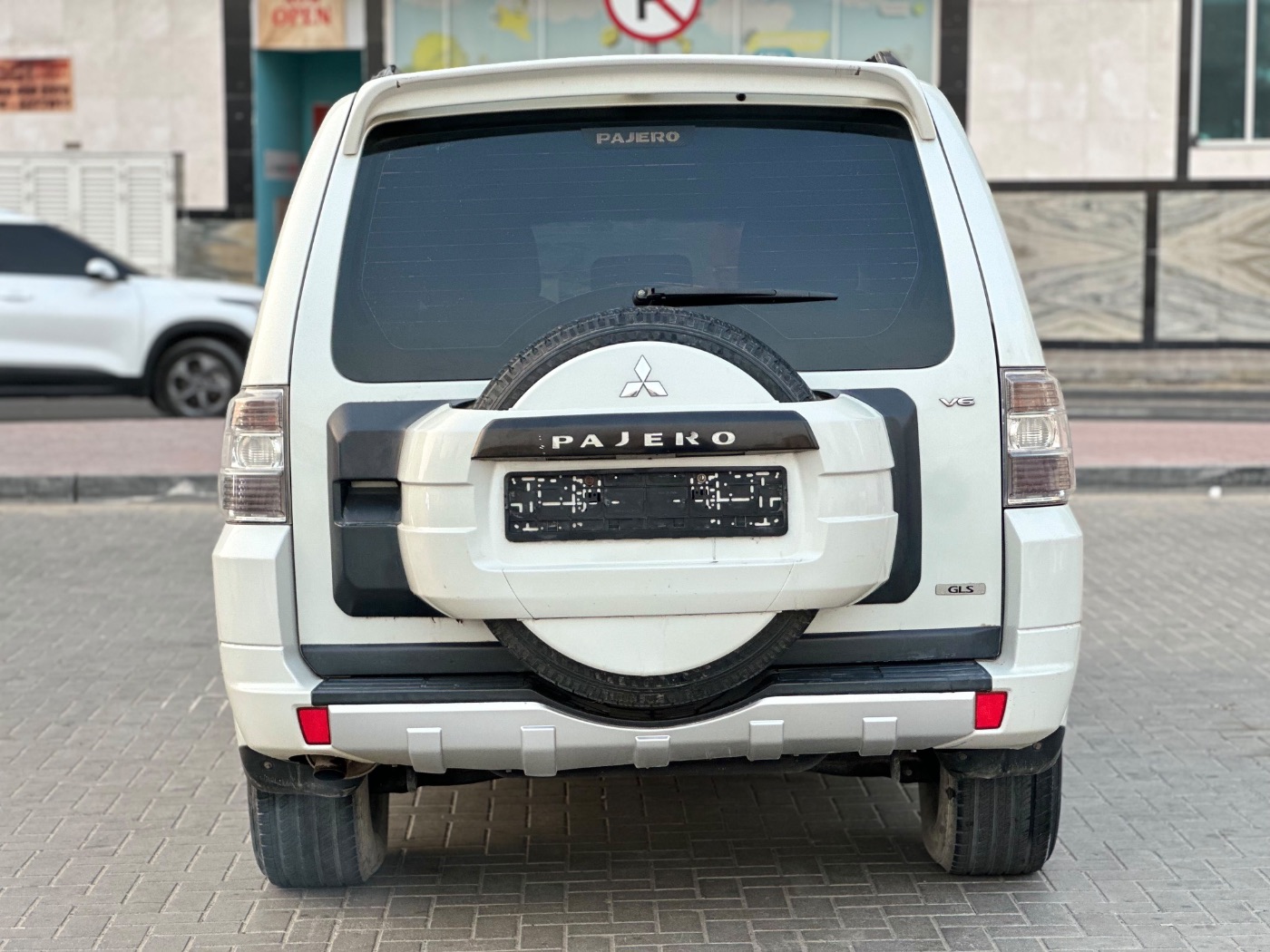 2010 Mitsubishi Pajero photo 4