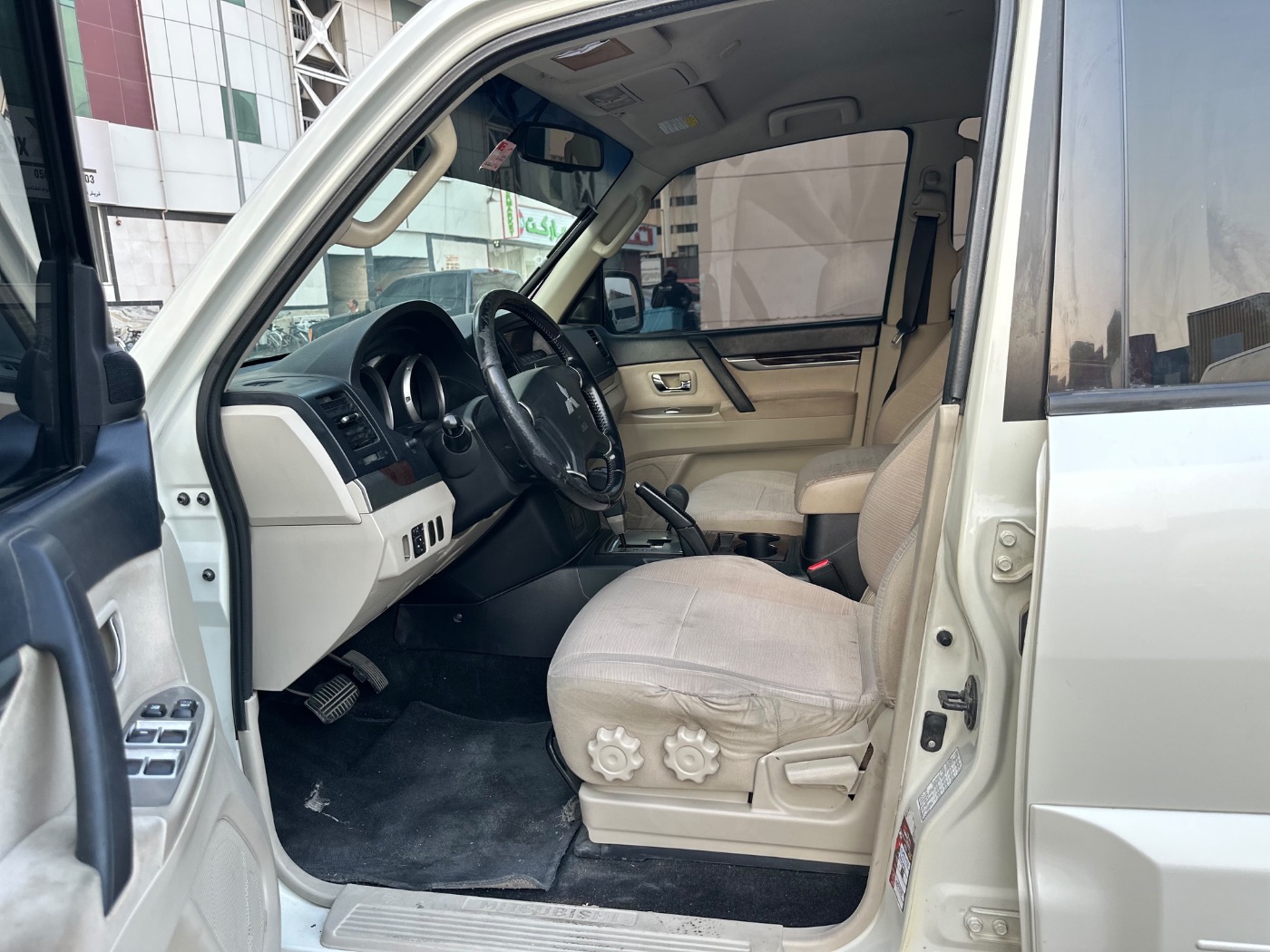 2010 Mitsubishi Pajero photo 5