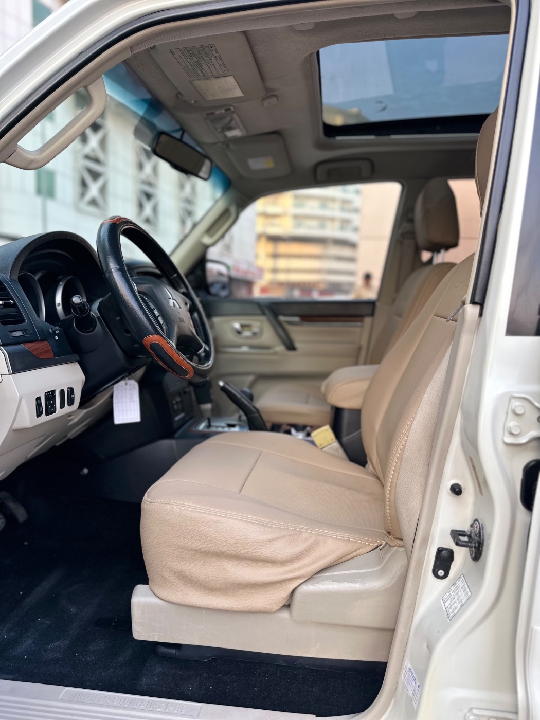 2008 Mitsubishi Pajero full option photo 3