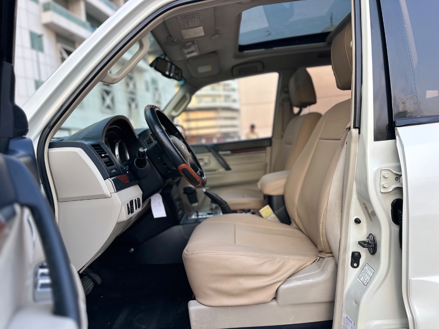 2008 Mitsubishi Pajero full option photo 4