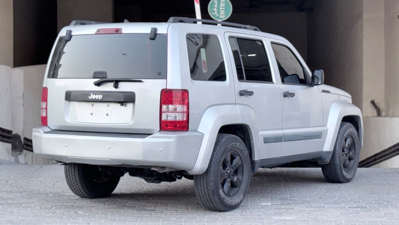 2009 Jeep Cherokee photo 2