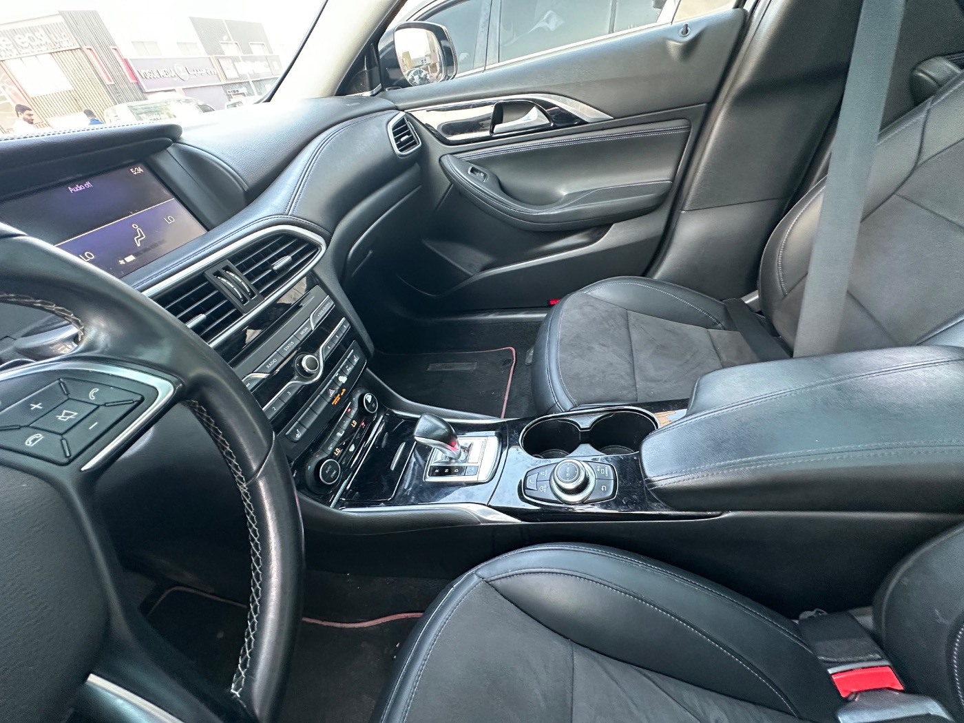 2019 Infinity Q30 photo 10