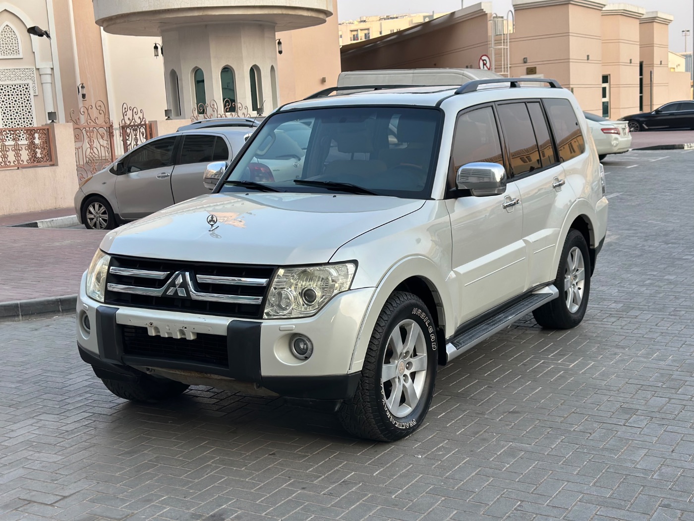 2008 Mitsubishi Pajero full option photo 1