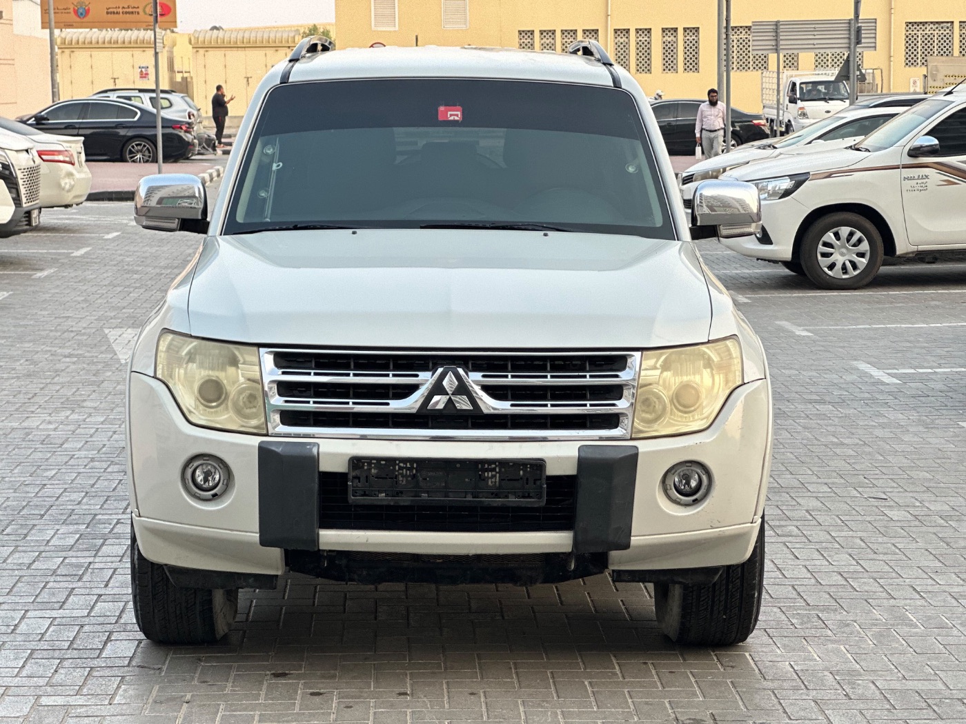 2010 Mitsubishi Pajero photo 2