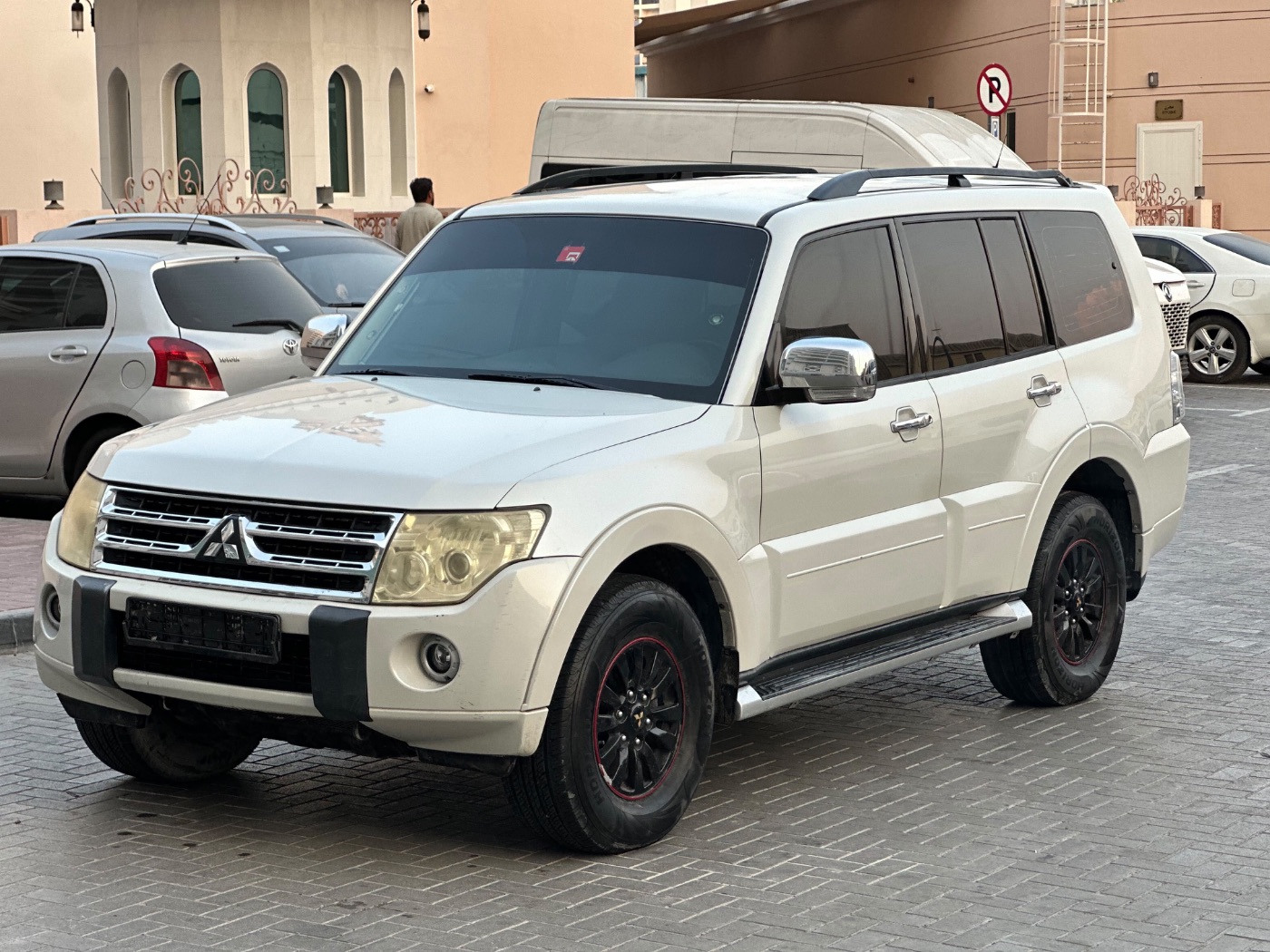 2010 Mitsubishi Pajero photo 3