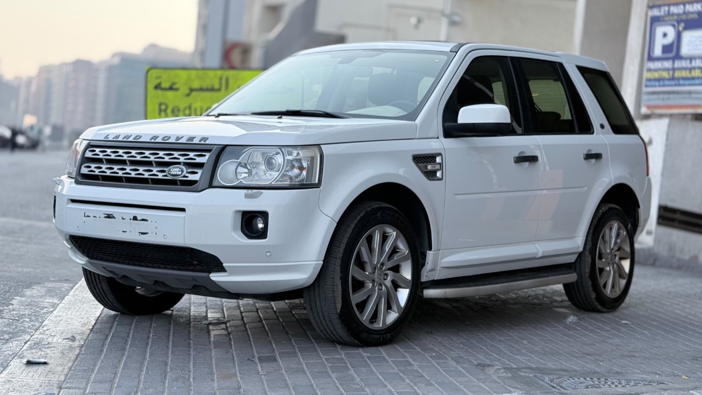 2011 Land Rover photo 9