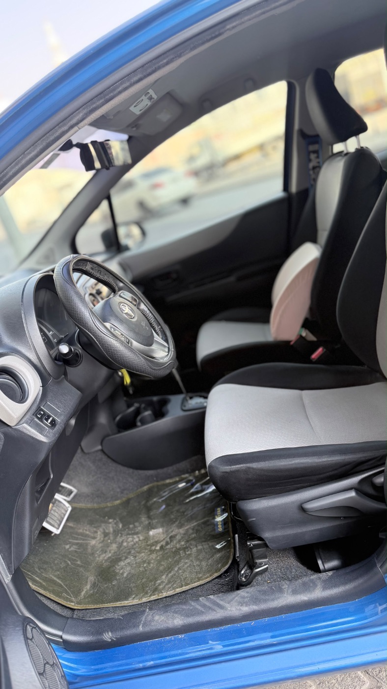 2012 Toyota Yaris photo 9