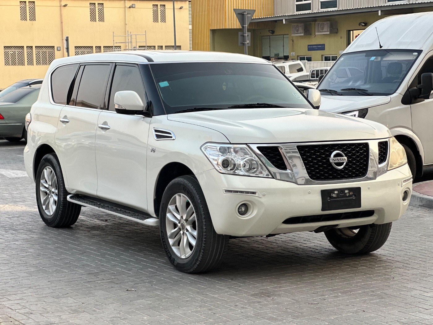 2013 Nissan Patrol photo 1