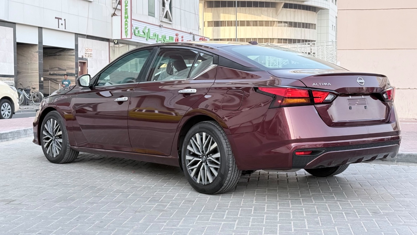 2023 Nissan Altima photo 5