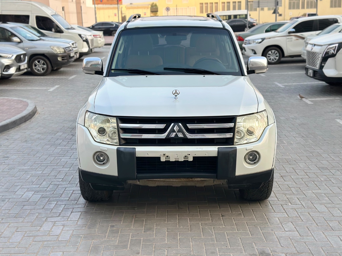 2008 Mitsubishi Pajero full option photo 2