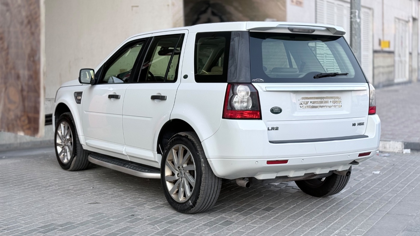 2011 Land Rover photo 3