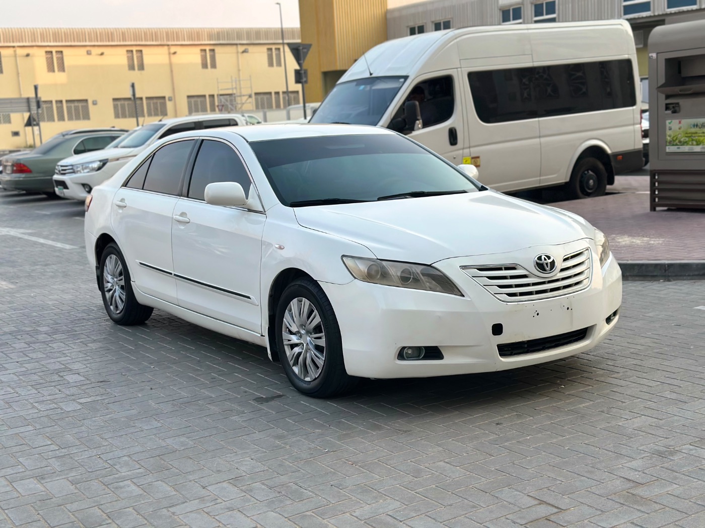 2009 Toyota Camry photo 2