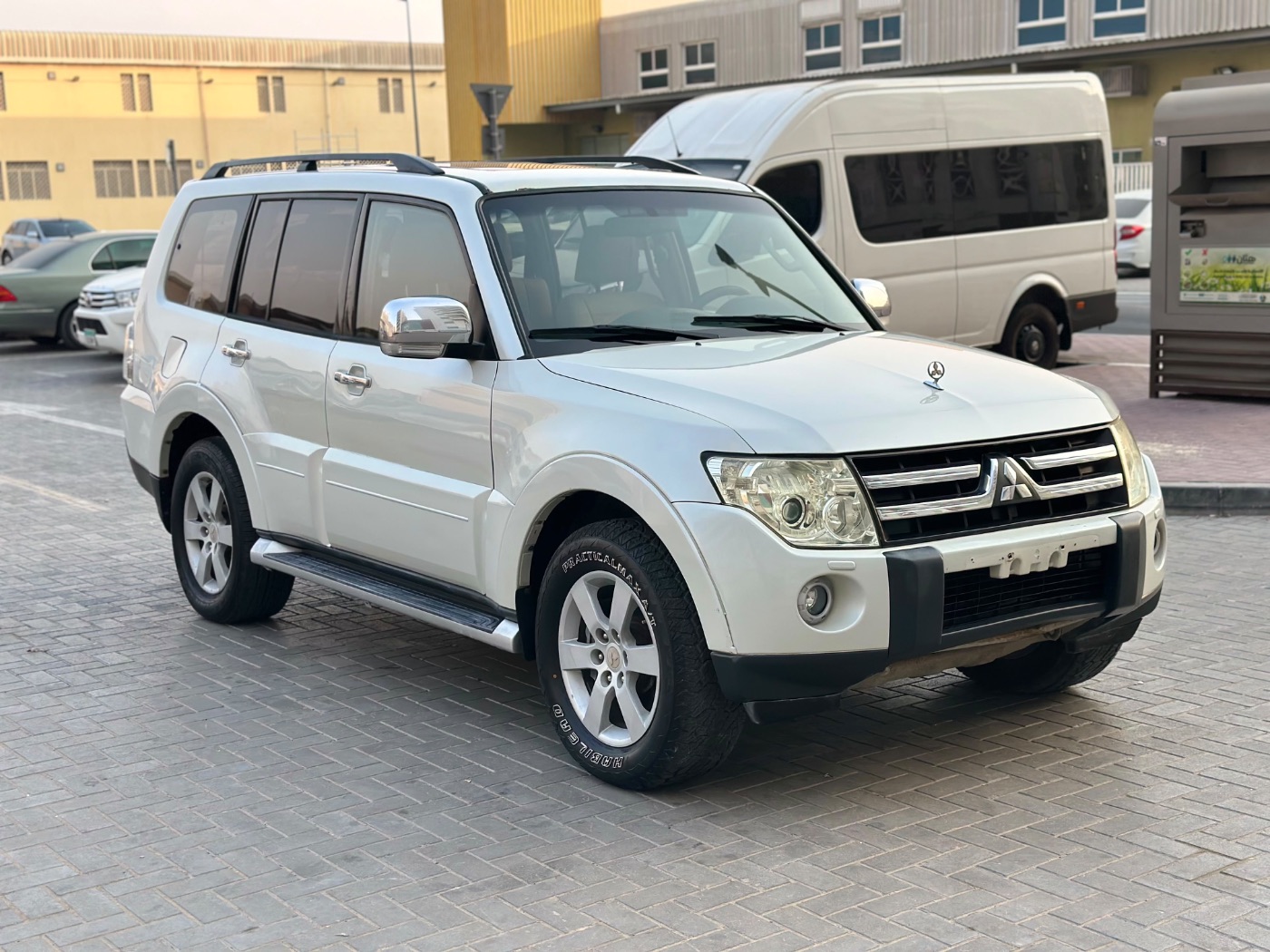 2008 Mitsubishi Pajero full option photo 8