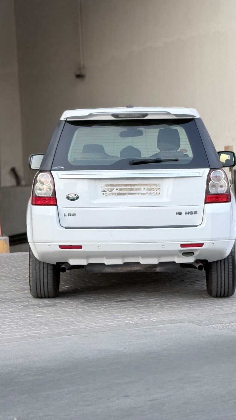 2011 Land Rover photo 8