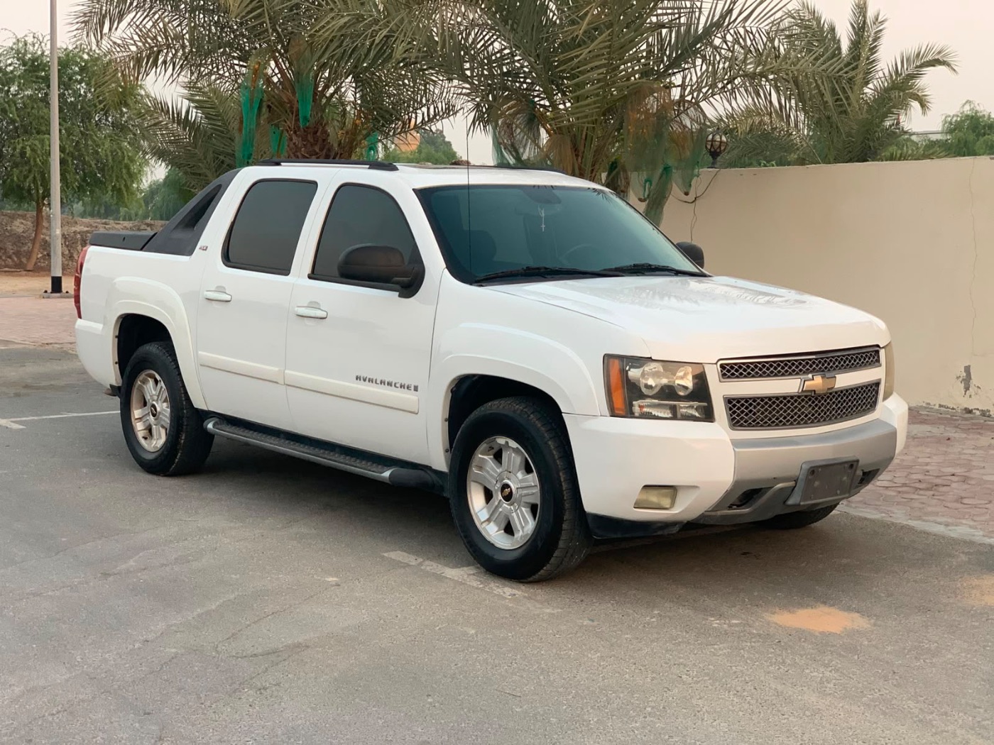 2009 Chevrolet Avalanche photo 2